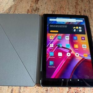 Amazon Fire HD 10 - 32GB with Case